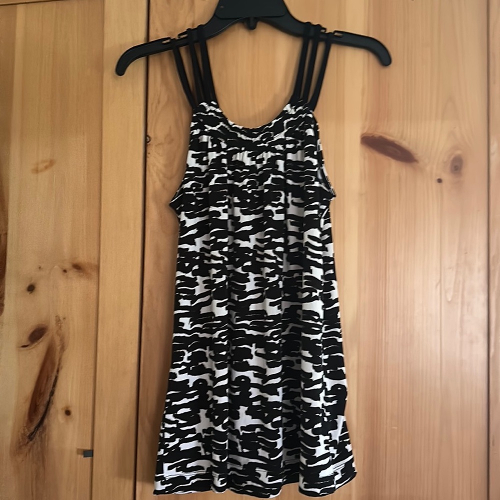 Banana Republic black & white top size medium 🖤🤍